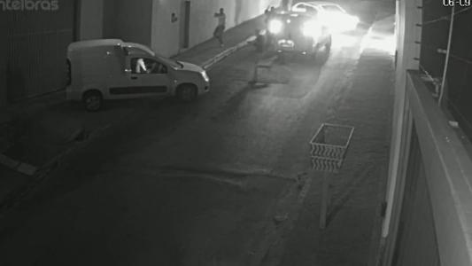 Vídeo da câmera de segurança flagrou momento do assalto