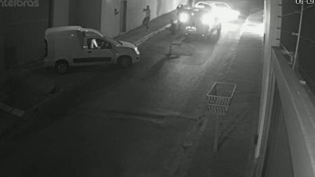 Vídeo da câmera de segurança flagrou momento do assalto