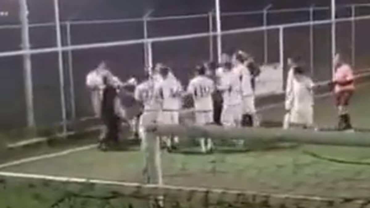 Jovem é espancado após comemorar gol no México; veja vídeo