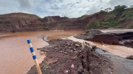 Vídeo: dique da Vale se rompe em Congonhas, no interior de MG