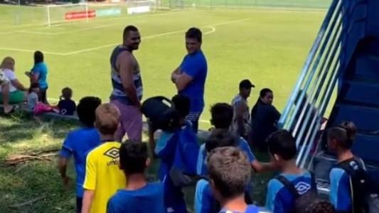 Vídeo do time sub-11 do Cruzeiro chegando à Toca I viralizou nas redes sociais