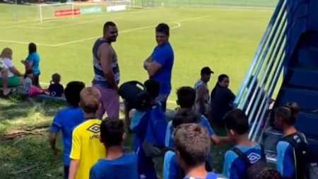 Vídeo do time sub-11 do Cruzeiro chegando à Toca I viralizou nas redes sociais