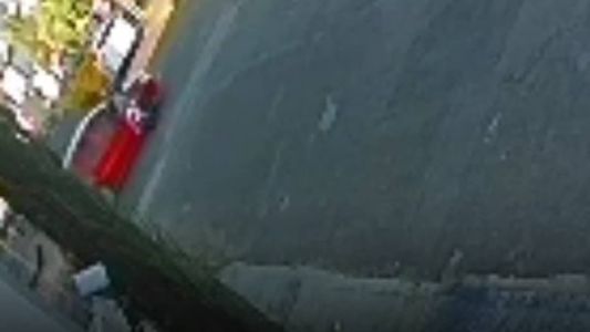 Vídeo flagrou momento em que a motociclista foi atingida
