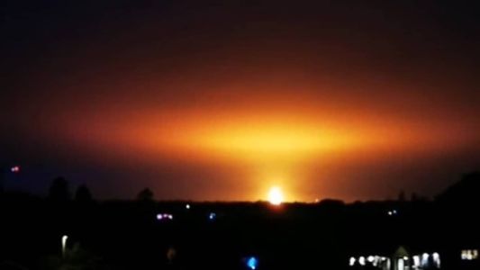 Vídeo foi feito no momento exato da explosão, antes de uma tempestade atingir o Reino Unido