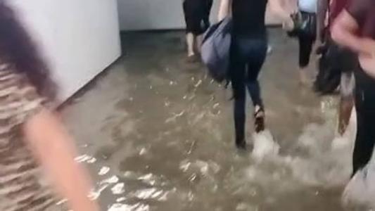 Vídeo gravado na estação Eldorado mostra alagamento nos túneis