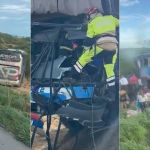Vídeo: grave acidente entre dois ônibus deixa feridos na BR-251, no Norte de Minas