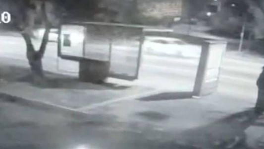 Vídeo mostra dois carros em alta velocidade