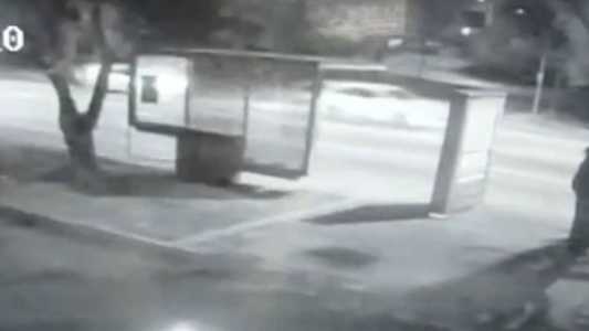 Vídeo mostra dois carros em alta velocidade