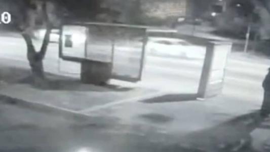 Vídeo mostra dois carros em alta velocidade