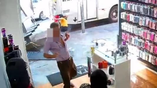 Vídeo mostra momento em que mulher foi atingida