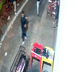 Vídeo mostra momento em que suspeito mira arma para PM antes de ser morto em BH