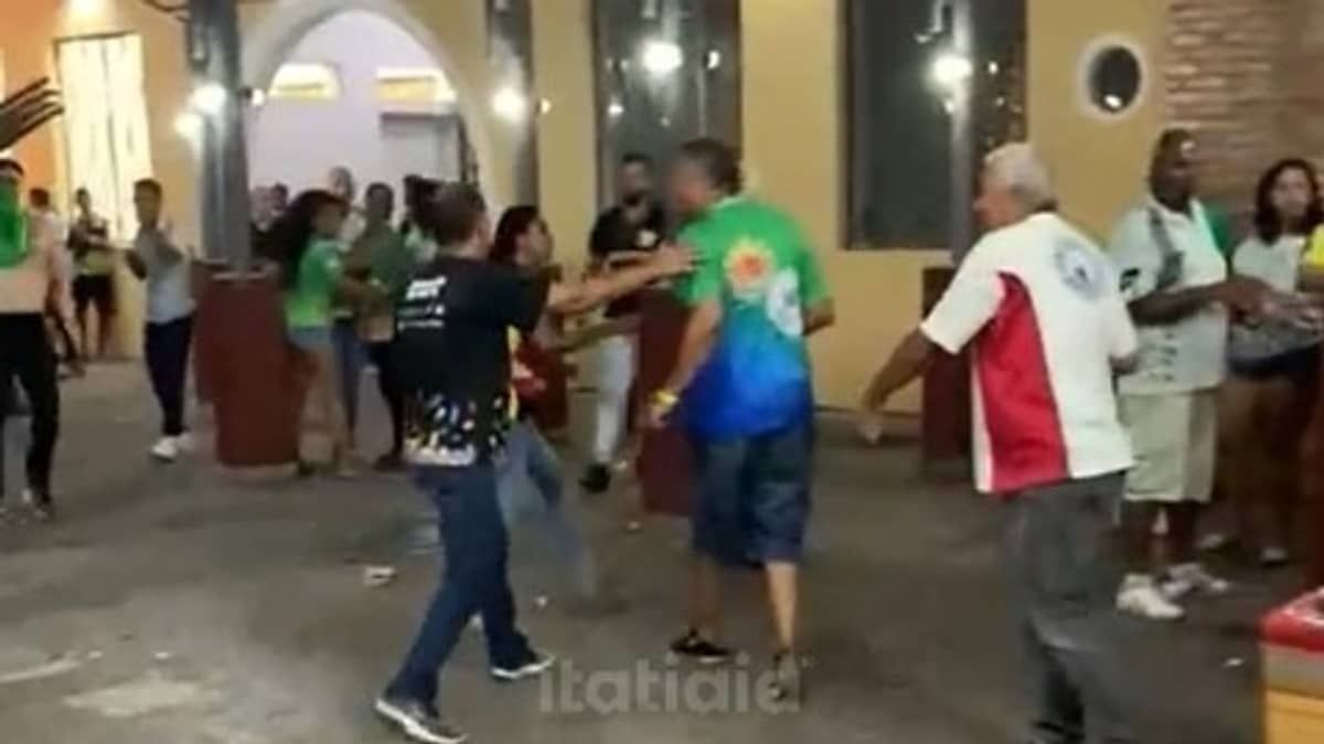 Vídeo: apuração das escolas de samba de BH tem empurrões, puxão de cabelo e spray de pimenta 
