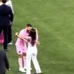 Confundiu? Mulher de Messi quase dá beijo em companheiro do argentino