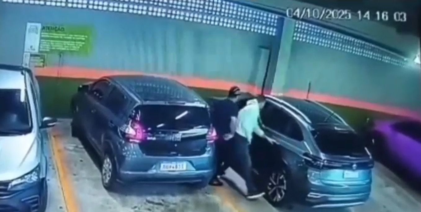 Vídeo mostra sequestro-relâmpago de mulher em estacionamento de supermercado em SP