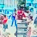 Vídeo: homem dá socos e chutes em funcionário de supermercado em Minas