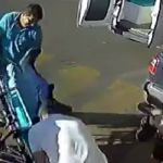 Vídeo: idoso cai de maca enquanto é atendido por enfermeiros no Sul de Minas