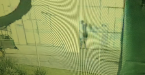 Homem em situação de rua quebra vidro da Biblioteca Luiz de Bessa e é preso