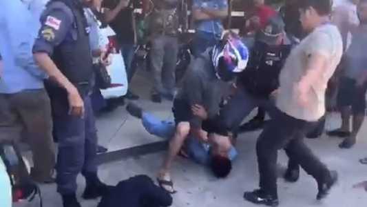 Vídeos das agressões circulam nas redes sociais