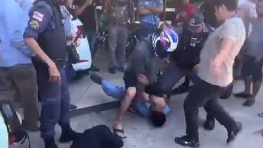 Vídeos das agressões circulam nas redes sociais