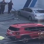 Vídeo: policiais são presos após 'assistirem' carro ser depredado no Rio de Janeiro