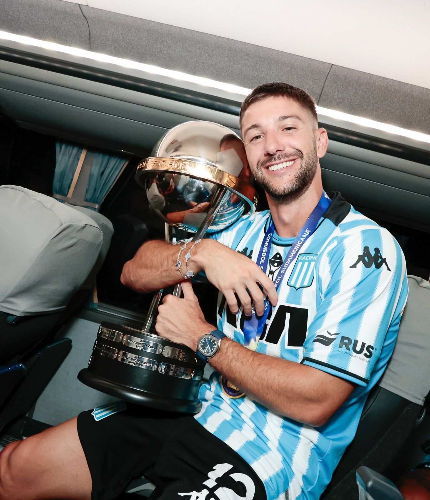 Ex-Atlético de Madrid garante presença pelo Racing contra o Botafogo