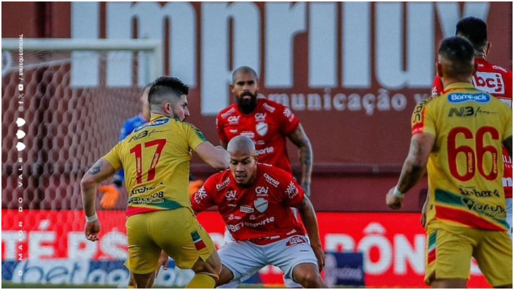 Em jogo eletrizante, Vila Nova-GO e Brusque empatam pela Série B