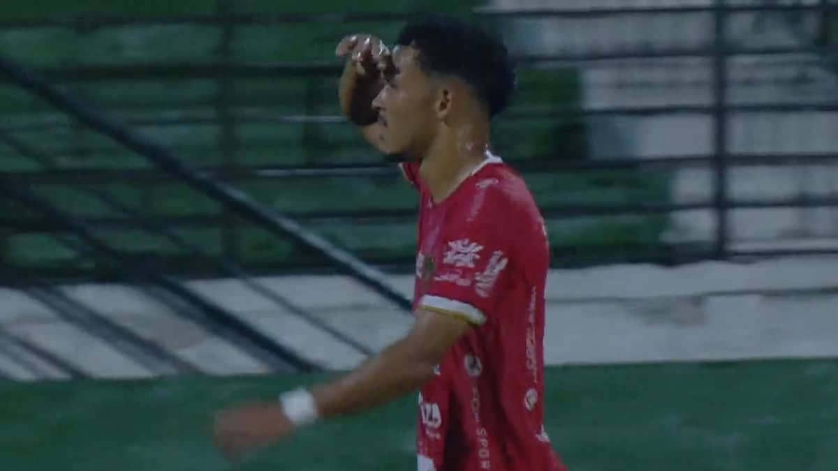 Ex-Cruzeiro marca, mas Vila Nova sofre gol no fim e empata com o Guarani pela Série B