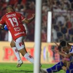 Vila Nova e Avaí empatam em duelo de opostos na Série B