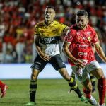 Com dois a mais, Vila Nova para no Criciúma e empata pela Série B