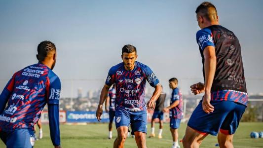 Vila Nova recebe o Vitória na Série B do Campeonato Brasileiro