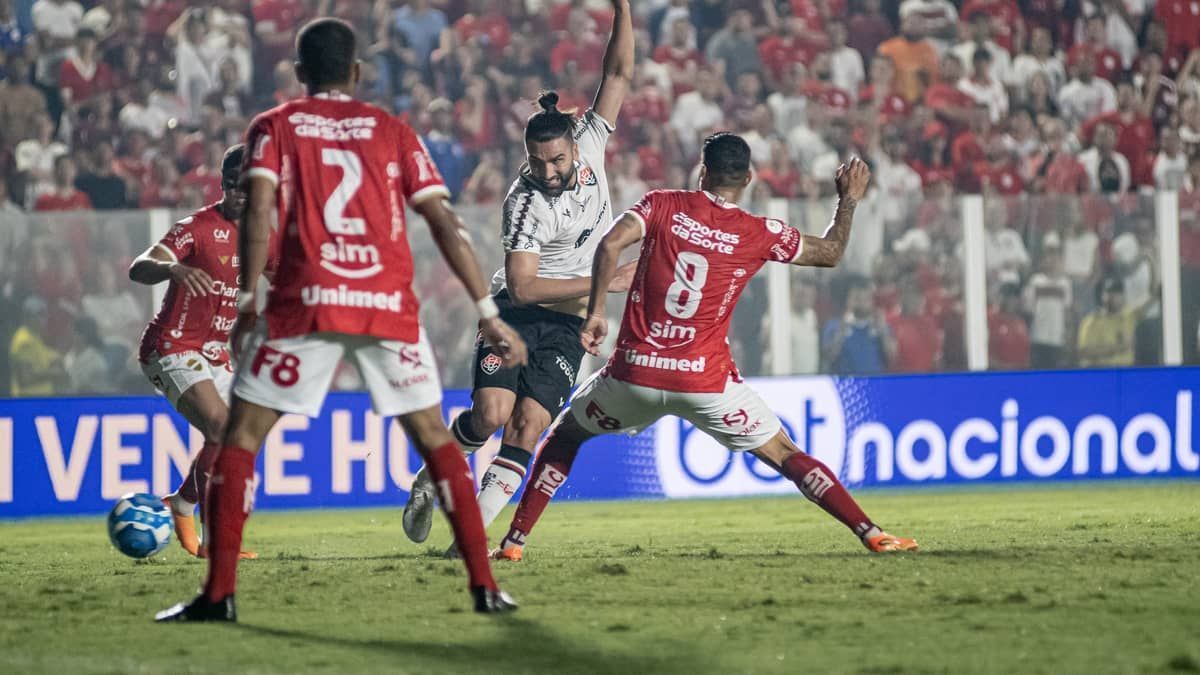 Vila Nova supera o Vitória e reassume a liderança da Série B