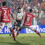 Vila Nova supera o Vitória e reassume a liderança da Série B