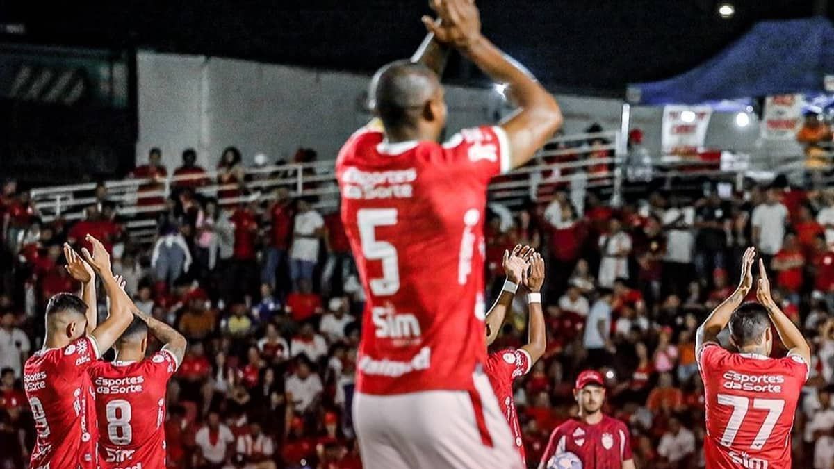 Vila Nova vence Tombense e assume a liderança da Série B