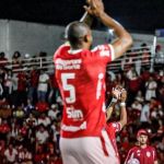 Vila Nova vence Tombense e assume a liderança da Série B