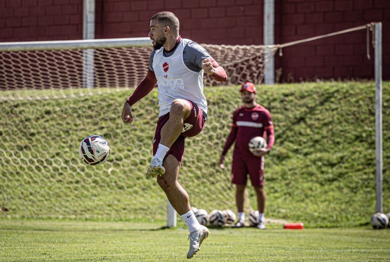 Vila Nova-GO e Avaí encaram rivais do Z4 e buscam encostar no G4 da Série B