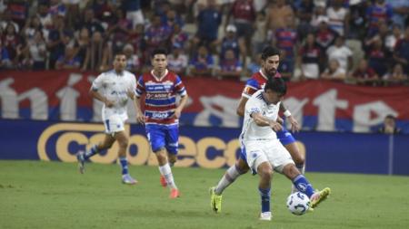 Lucas Villalba na vitória do Cruzeiro sobre o Fortaleza no Castelão pelo Brasileirão de 2025