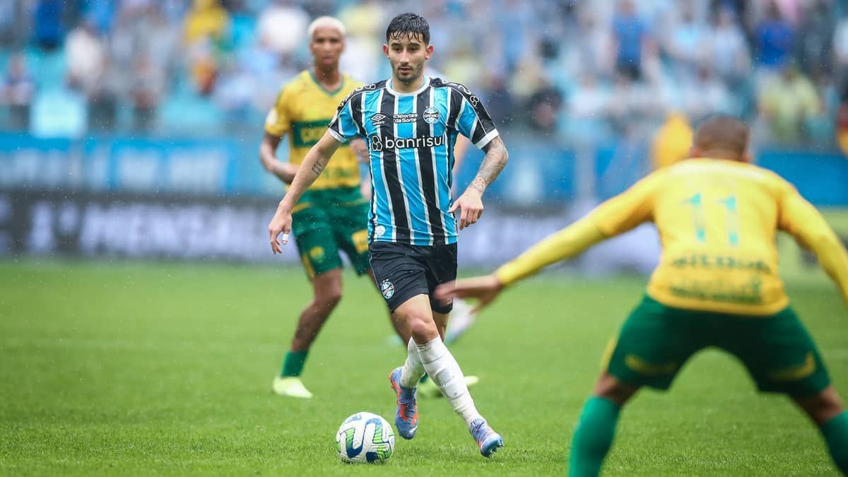 Grêmio monta logística para ter Carballo e Villasanti para enfrentar Bragantino