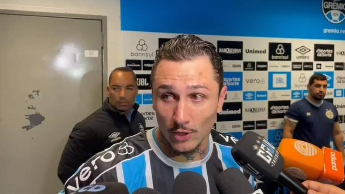 Vina despede-se do Grêmio após classificação na Copa do Brasil: 'Foi uma honra'