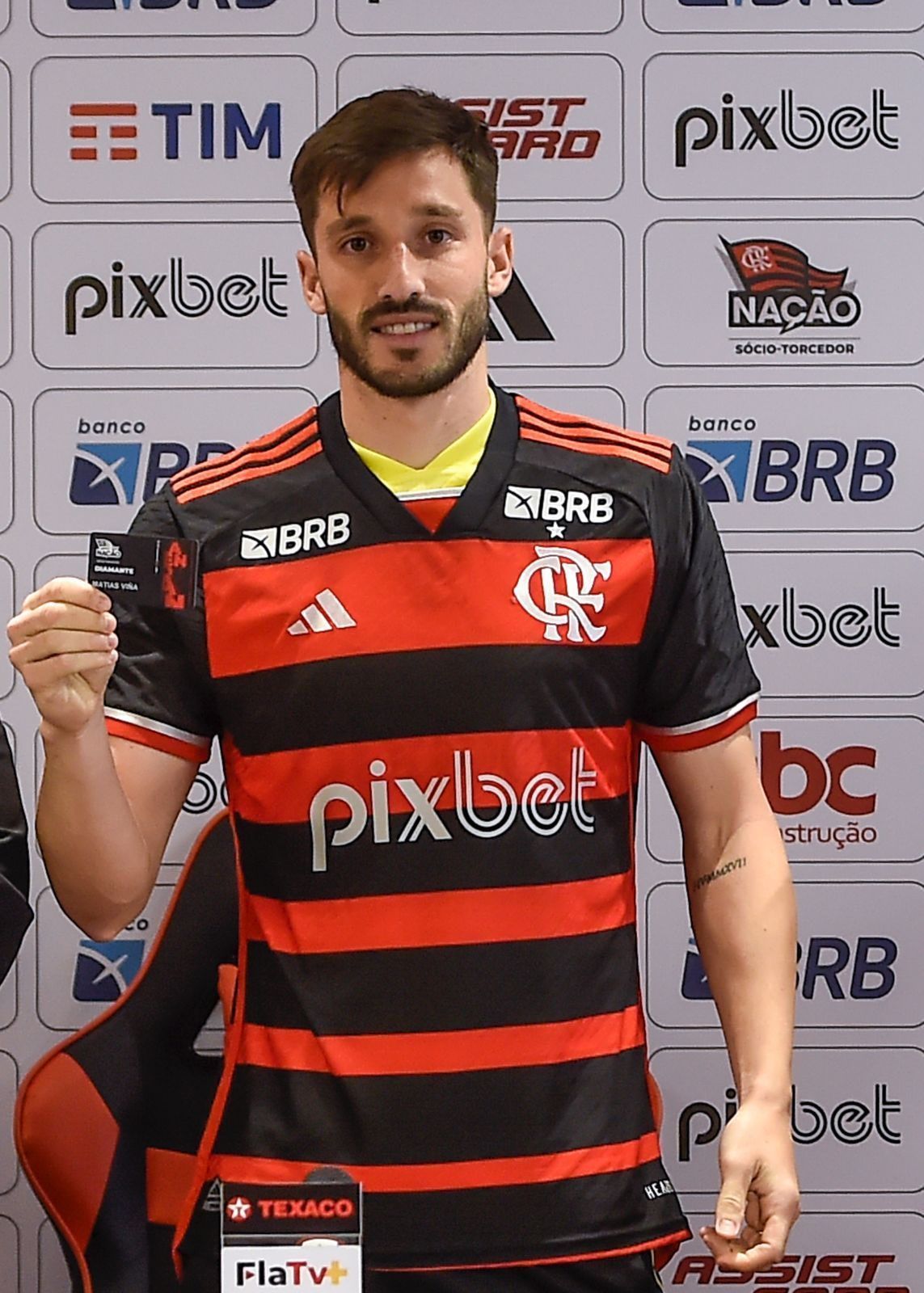 Apresentado no Flamengo, Viña responde sobre 'promessa' de voltar ao Palmeiras