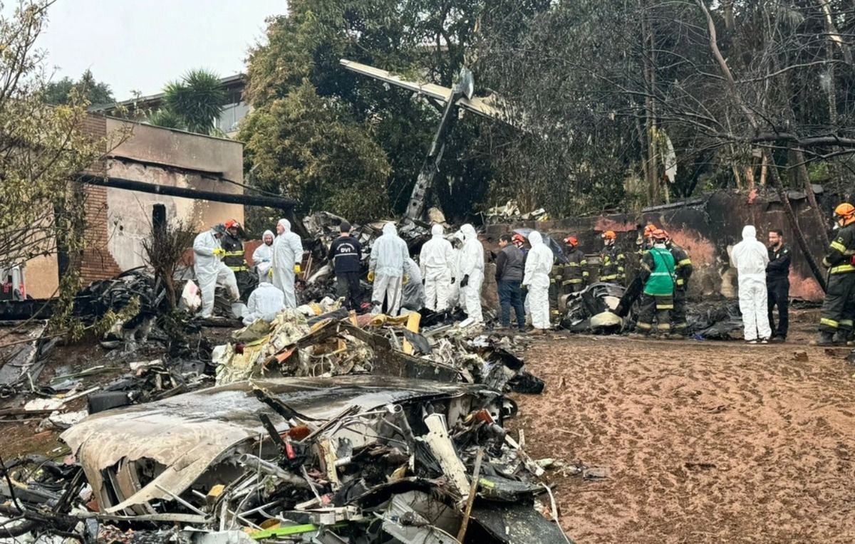 Polícia Federal divulga imagens dos destroços do avião que caiu em Vinhedo–SP e matou 62 pessoas