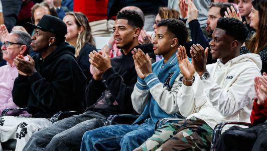 Vini Jr., Bellingham, Rodrygo e Tchouaméni no clássico pelo basquete