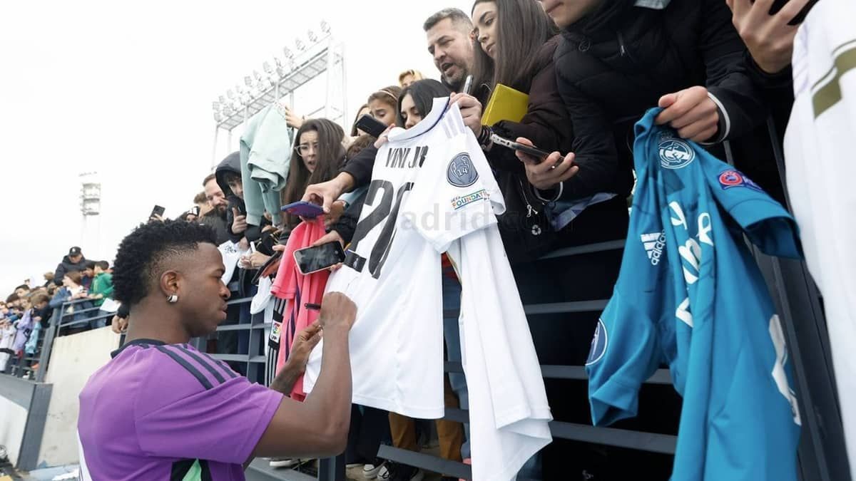 Ancelotti pede 'tolerância zero' após novas ofensas racistas a Vini Jr 
