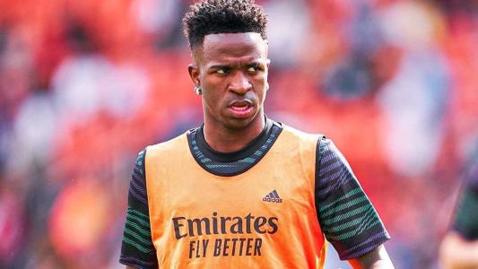 Vini Jr em aquecimento antes da partida diante do Valencia