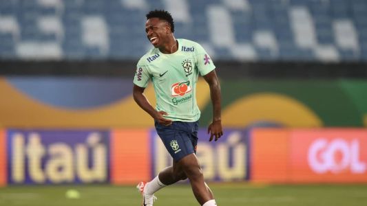 Vini Jr. em treino da Seleção Brasileira na Arena Pantanal, em Cuiabá