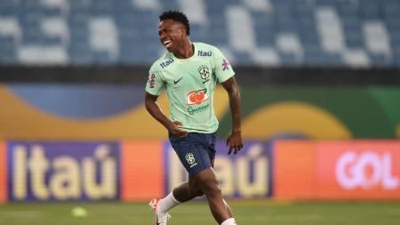 Vini Jr. em treino da Seleção Brasileira na Arena Pantanal, em Cuiabá