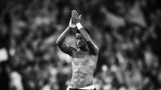 Vini Jr foi expulso no jogo em que recebeu ofensas racistas