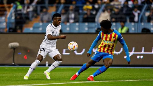 Vini Jr foi titular da equipe do Real Madrid, que venceu o Valencia na semifinal da Supercopa da Espanha