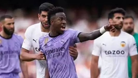 Vini Jr identificou um torcedor do Valencia que teria feito ofensas racistas em jogo do Campeonato Espanhol