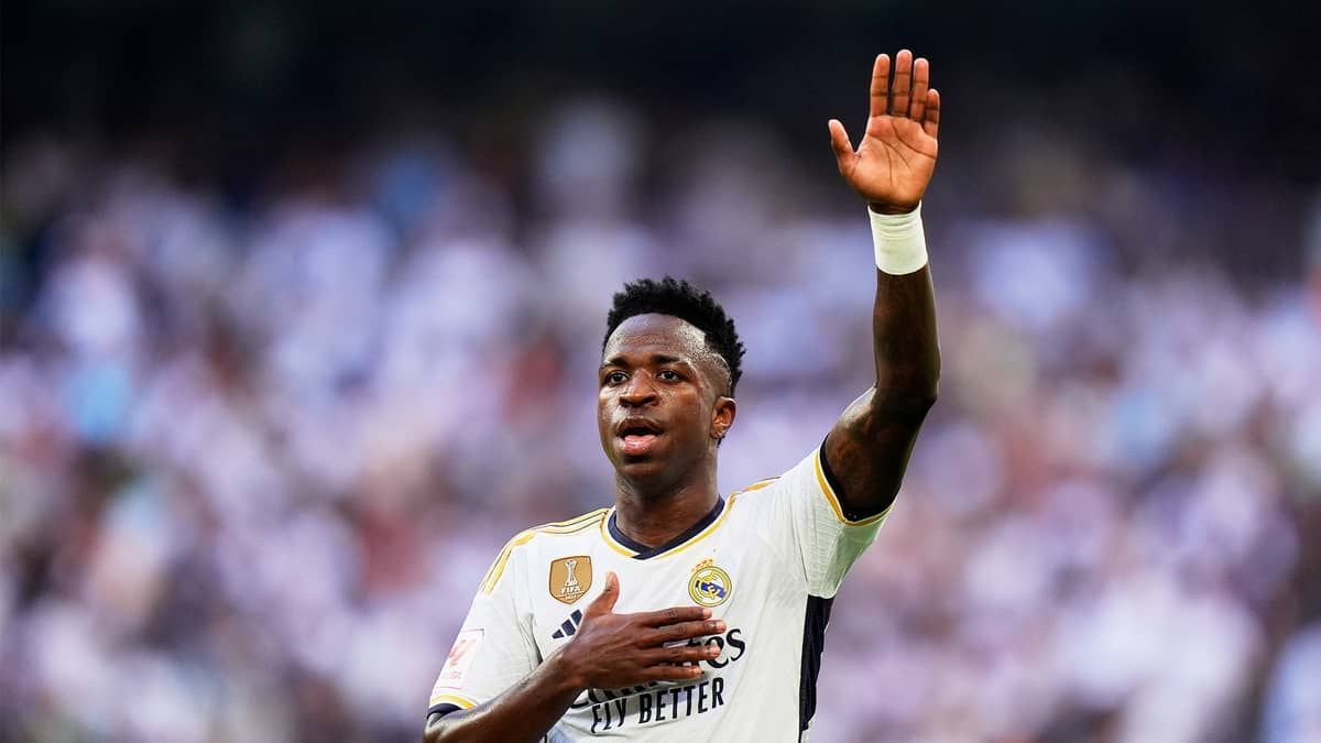 Bellingham iguala marca de CR7, Vini Jr faz um e Real Madrid goleia Osasuna