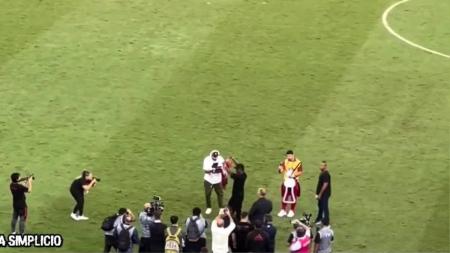 Vini Jr no gramado do Maracanã